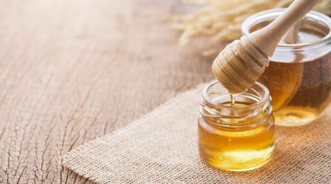 5 Benefits of Applying Honey on The Skin - Image - Johnson's Adult - ar-AE