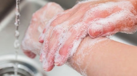 6 Step Guide to Washing Your Hands While Keeping them Moisturized - Image - Johnson's Adult - en-AE