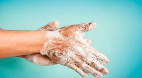 How do antibacterial products work? - Image - Johnson's Adult - ar-AE