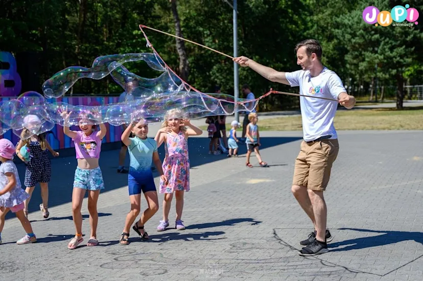 Pokazy ogromnych baniek mydlanych