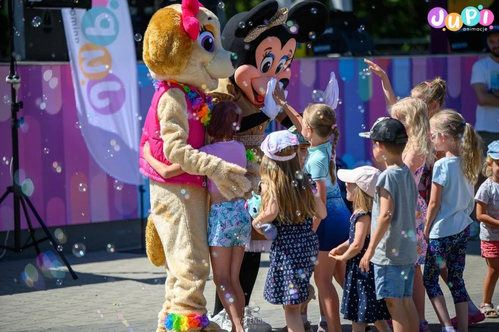 Żywe maskotki Myszka Minnie i Piesek Suzi na animacjach zabaw