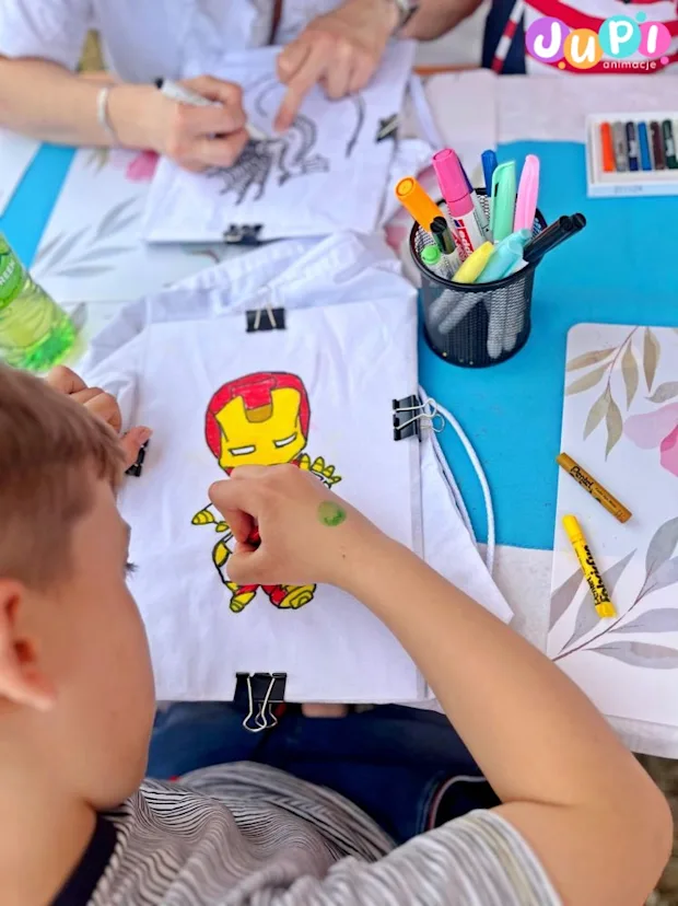 Warsztaty kreatywne artystyczne malowanie worków sportowych