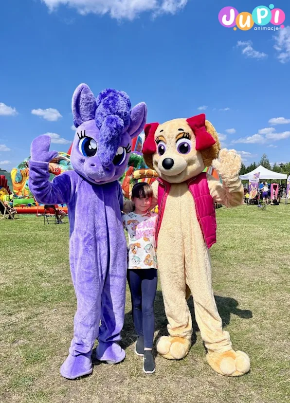 zywe maskotki kucyk pony piesek suzi pozujace do zdjec jupi animacje