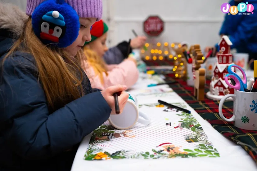 warsztaty mikolajkowe malowanie kubkow (3)