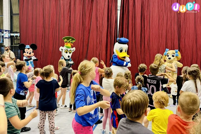 animacja zabaw z kaczorem donaldem i innymi maskotkami jupi animacje