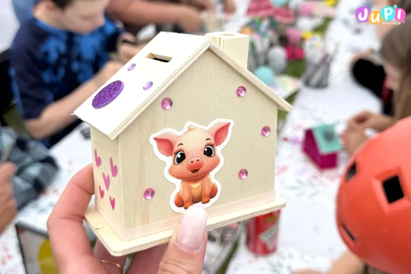 warsztaty kreatywne dla dzieci drewniane domki skarbonki (1)