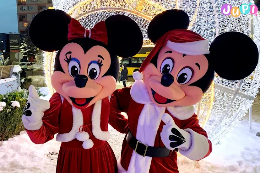 Świąteczne żywe maskotki Myszka Minnie i Miki na evencie mikołajkowym Świąteczne mikołajkowe żywe maskotki Myszka Minnie i Myszka Miki podczas Mikołajek