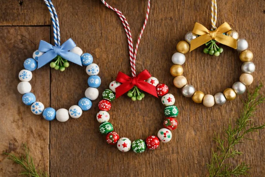 warsztaty mikolajkowe swiateczne drewniane breloki