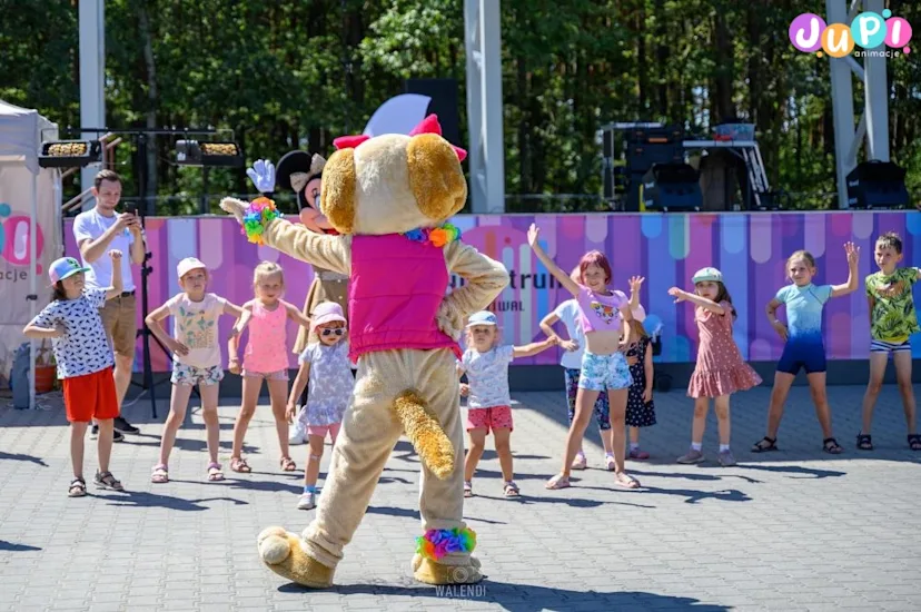 Impreza dla dzieci z Pieskiem Suzi Żywa maskotka Piesek Suzi na evencie dla dzieci