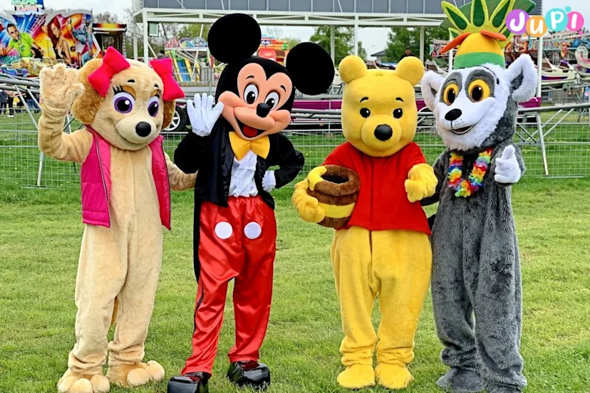 Żywe maskotki na evencie Piesek Suzi, Myszka Miki, Kubuś Puchatek i Król Julian Żywe chodzące maskotki Piesek Suzi, Myszka Miki, Kubuś Puchatek i Król Julian
