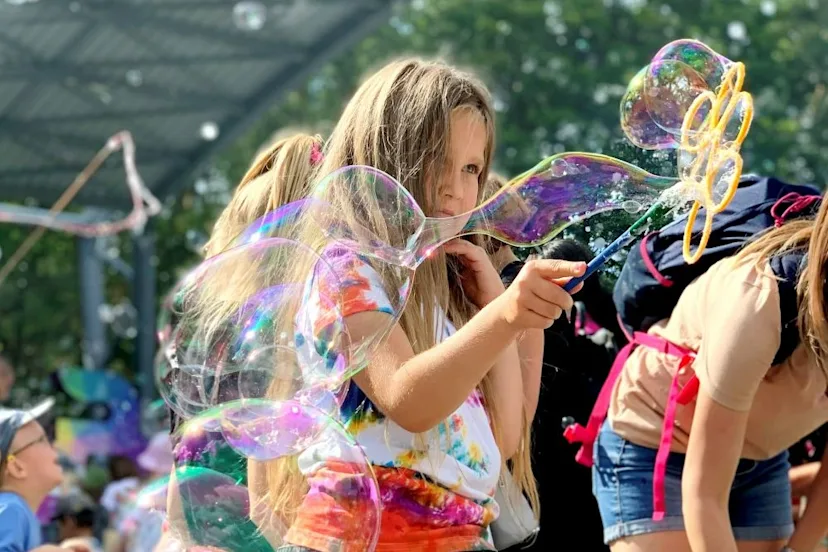 Bubble show czyli warsztaty baniek mydlanych dla dzieci Bubble show czyli festiwal baniek mydlanych