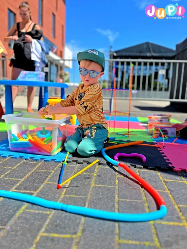 Strefa klocków podczas pikniku rodzinnego
