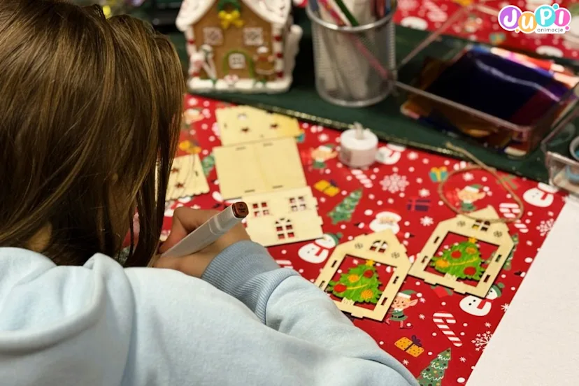 mikołajkowe warsztaty dekorowania swietacznych lampionow (6)