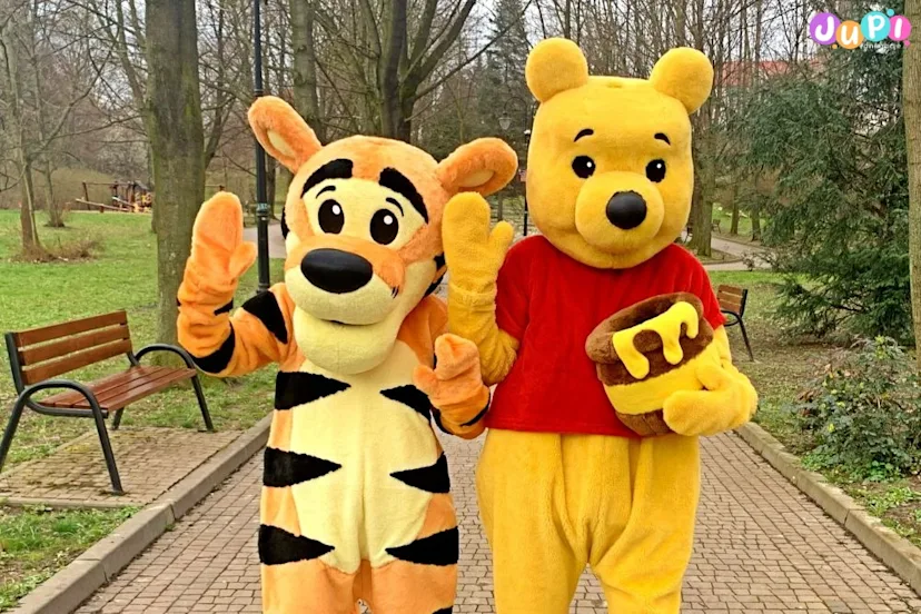 Tygrysek i Kubuś Puchatek na spacerze Żywe maskotki Tygrysek i Kubuś Puchatek