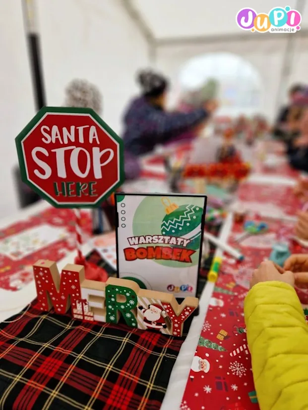 swiateczne warsztaty dekorowania drewnianych bombek (3)