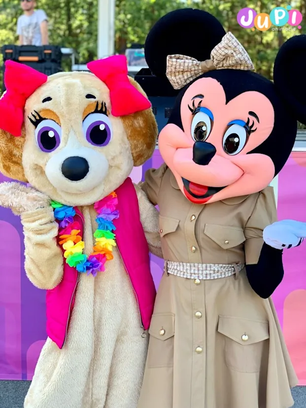 Żywe maskotki Piesek Suzi i Myszka Minnie na animacji Żywe maskotki Myszka Minnie i Piesek Suzi podczas wakacyjnej animacji zabaw dla dzieci