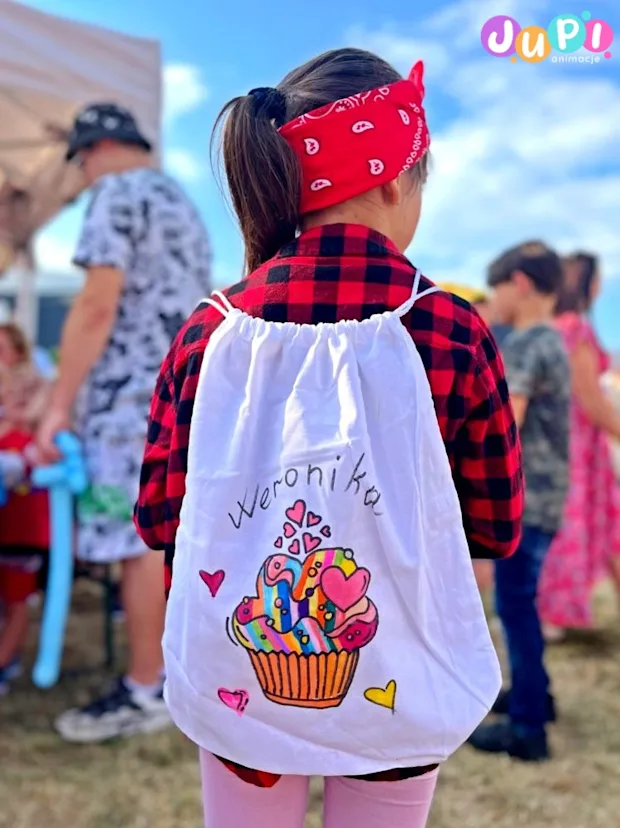 Worek sportowy z babeczką Warsztaty kreatywne dekorowanie worków sportowych