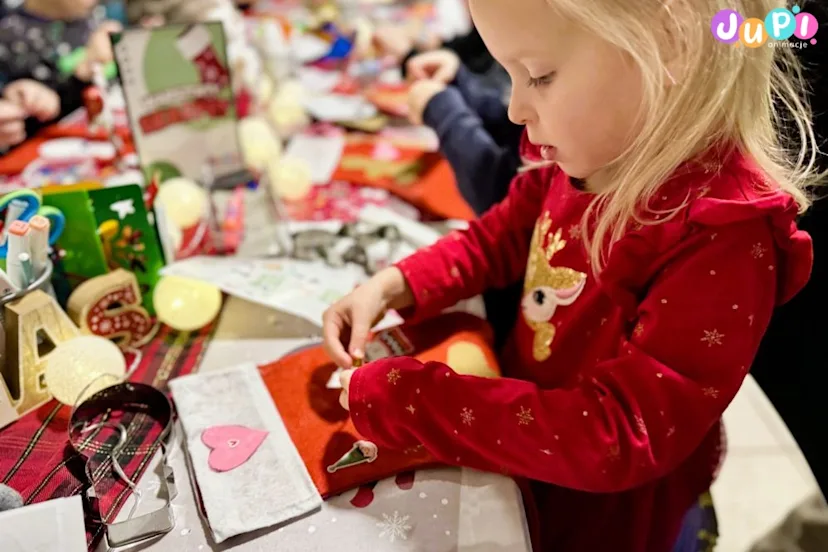 warsztaty mikolajkowe dekorowania skarpet swiatecznych (6)