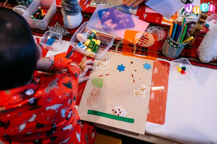 Dekorowanie torebek Mikołajkowe warsztaty dekorowania toreb na prezenty