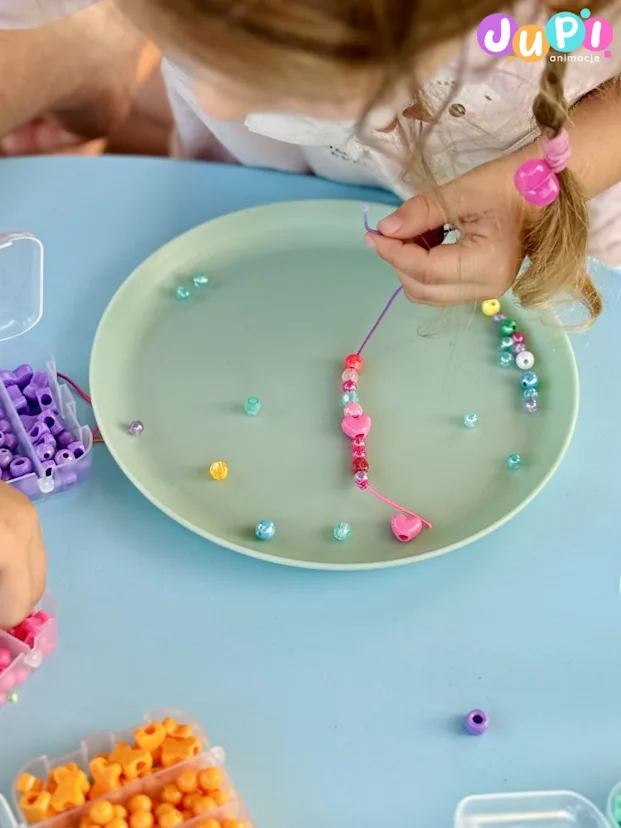 warsztaty koralikowe bransoletki jupi animacje (2)