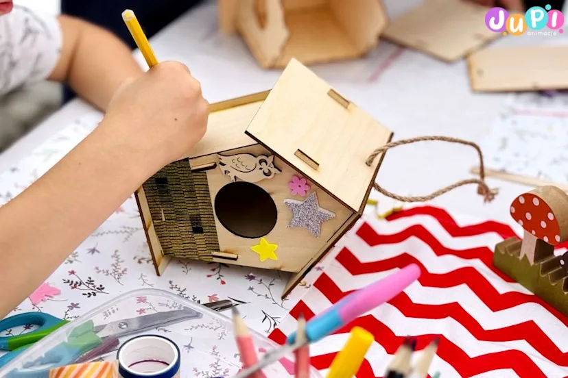 warsztaty kreatywne dekorowanie karmnikow jupi animacje (7)