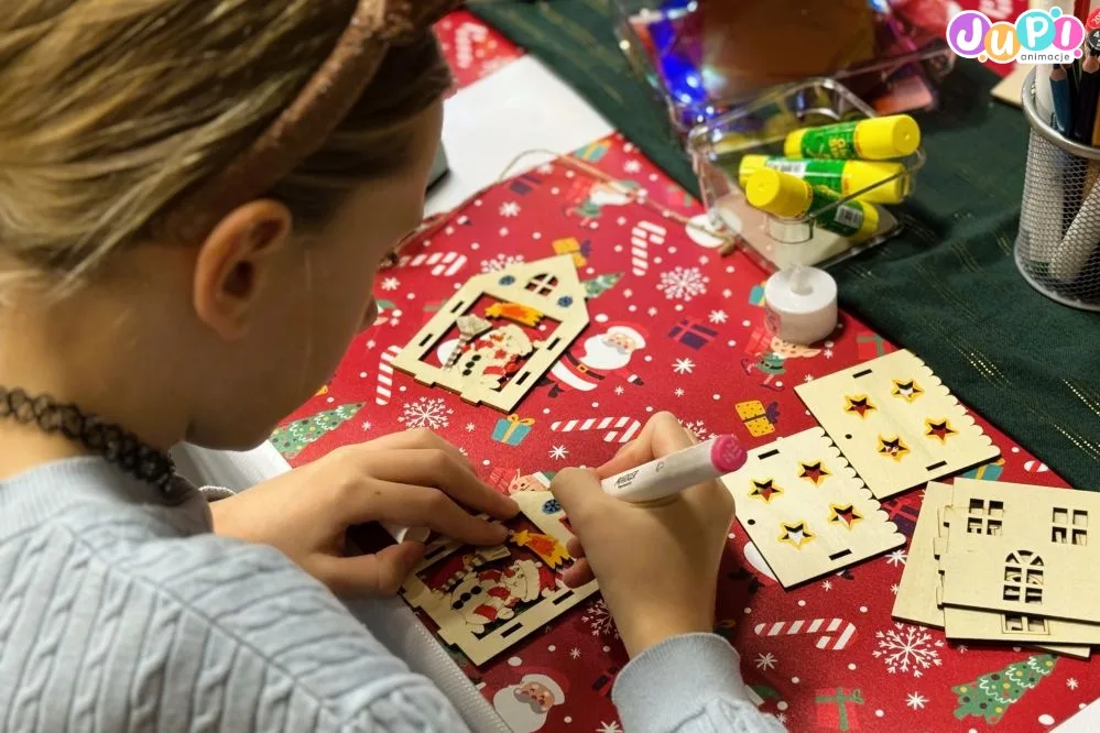 mikołajkowe warsztaty dekorowania swietacznych lampionow (1)