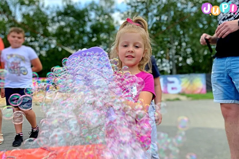 Warsztaty baniek mydlanych z pistoletami do baniek