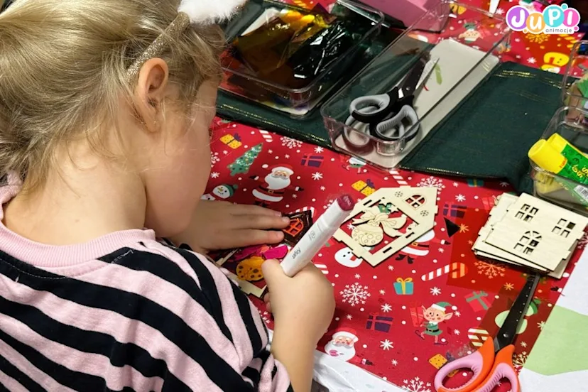 mikołajkowe warsztaty dekorowania swietacznych lampionow (8)