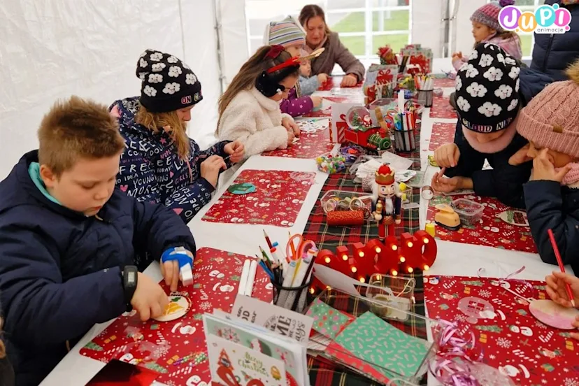 swiateczne warsztaty dekorowania drewnianych bombek (2)