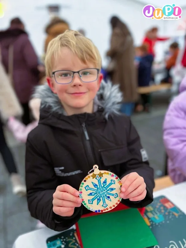 swiateczne warsztaty dekorowania drewnianych bombek (7)