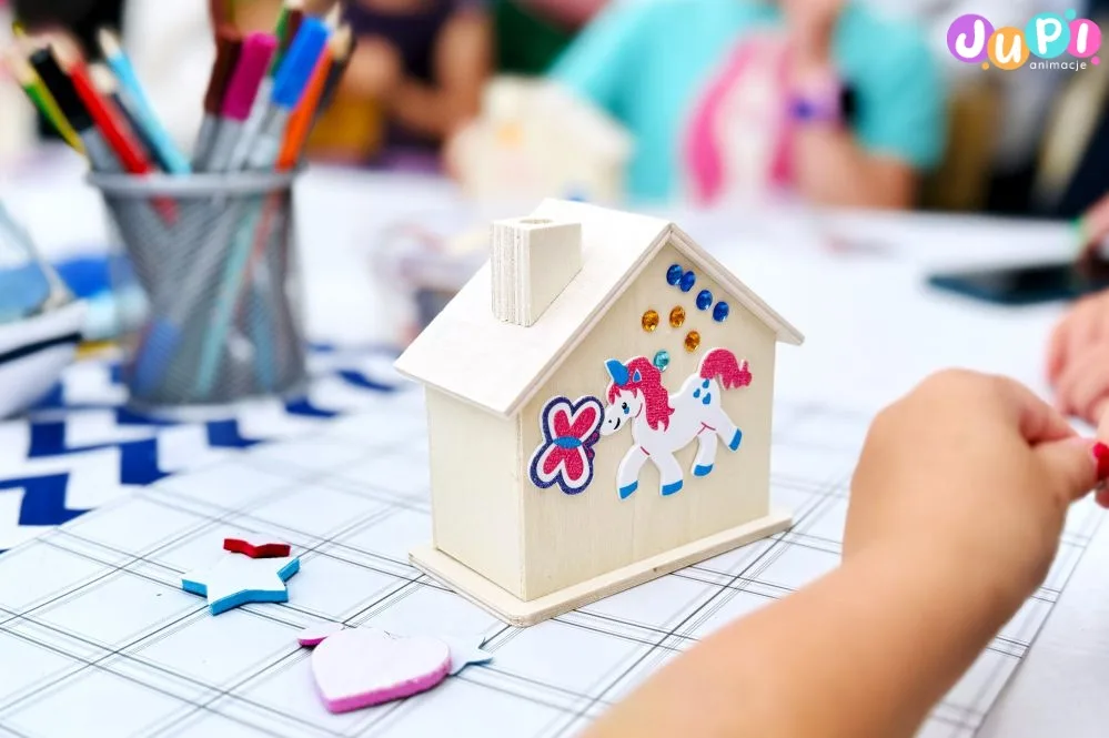 warsztaty kreatywne dekorowanie skarbonek jupi animacje (1)