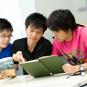 INTO International students group working INTO International students group working
