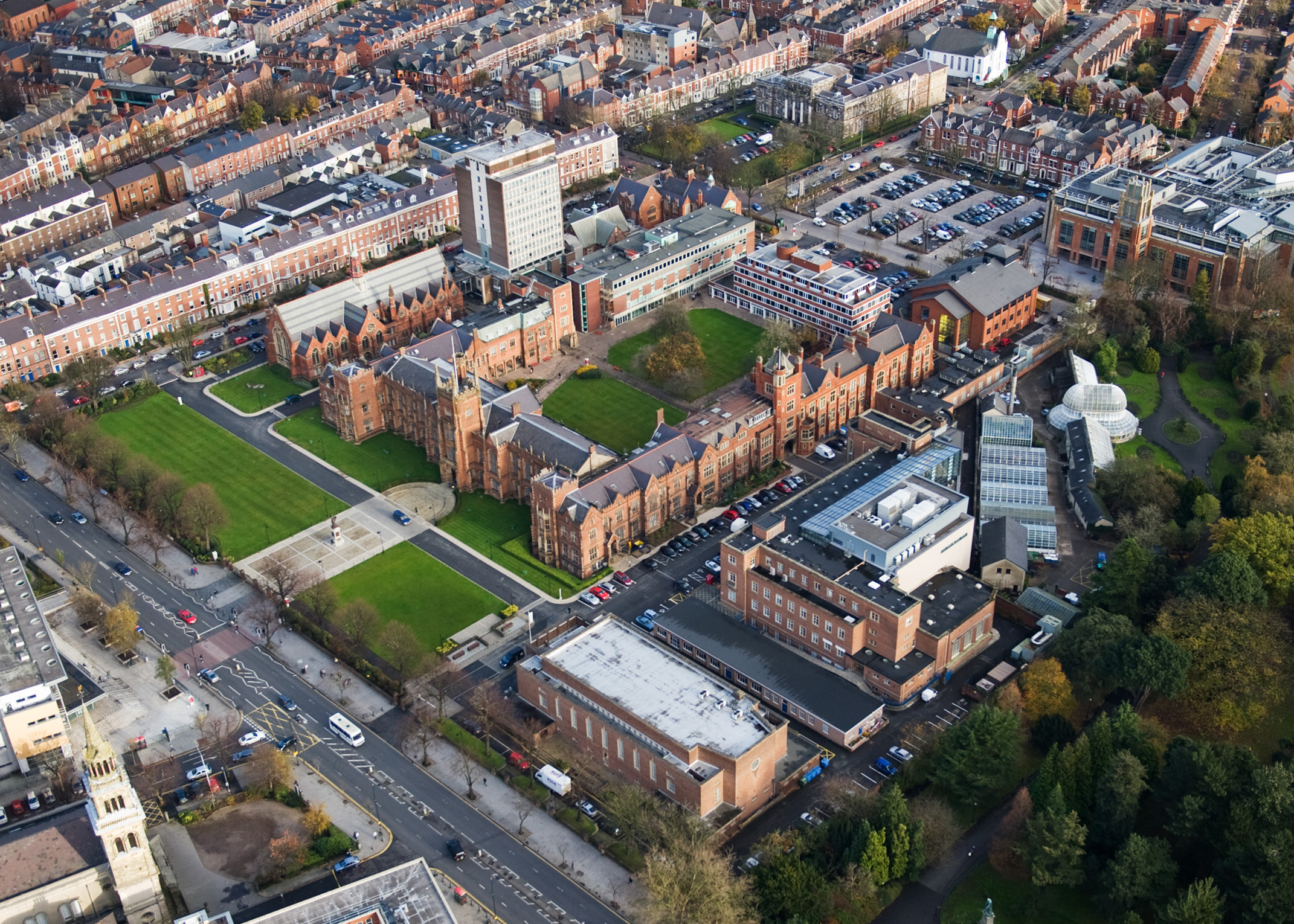 About Queen's University Belfast | INTO