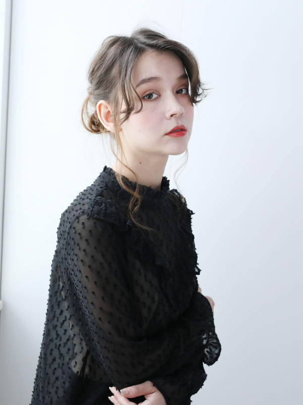 不器用さんでも簡単！ロングヘアのアップアレンジ