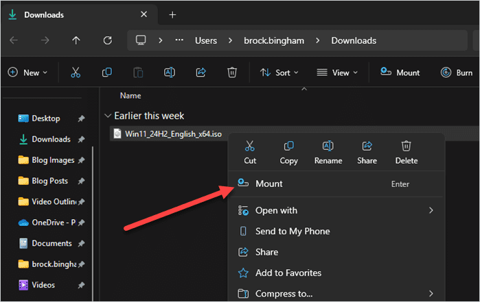 Mounting an ISO image using the context menu in Windows.