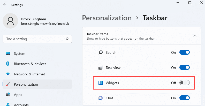 Windows 11 taskbar settings screen with the Widgets toggle switched off.