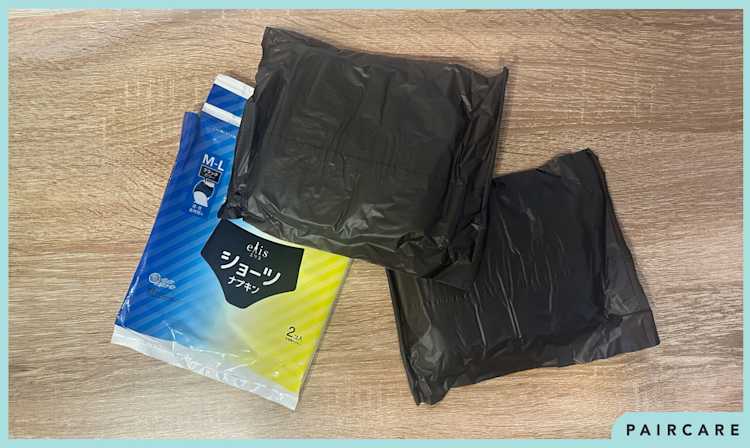 「エリスショーツ」M〜Lサイズのパッケージから個包装を取り出した画像