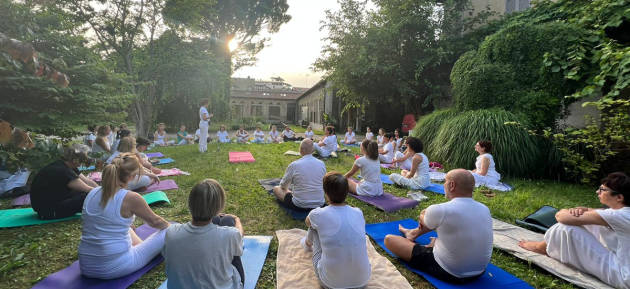 Solstizio estate giornata internazionale yoga 2023