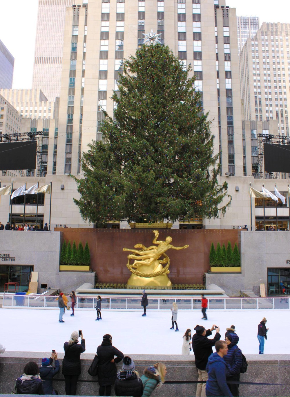 5th Avenue Goes Car-Free From Rockefeller Center to 58th in December: What  to Know – NBC New York