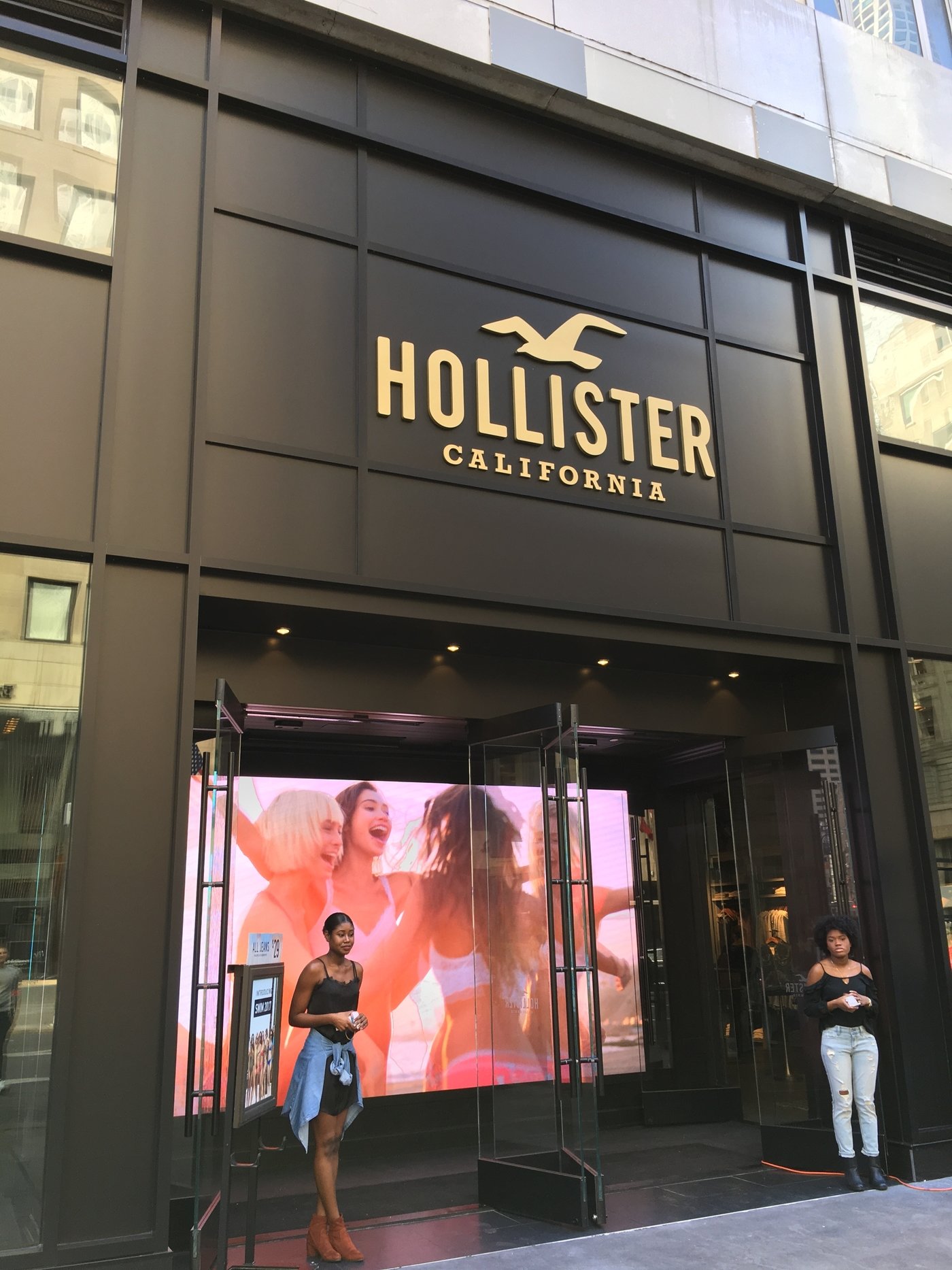 hollister flagship store nyc