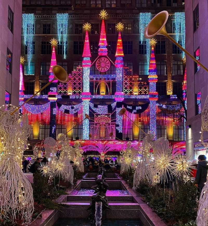 Saks Fifth Avenue Holiday Light Show 