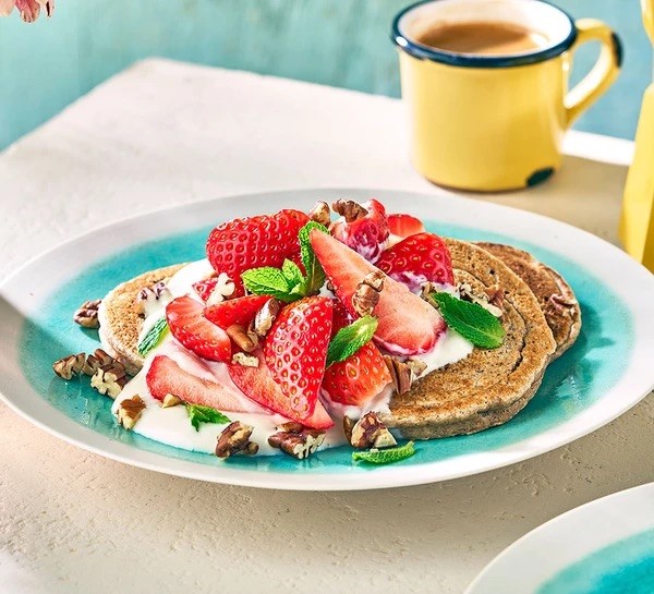 Vegan strawberry pancakes