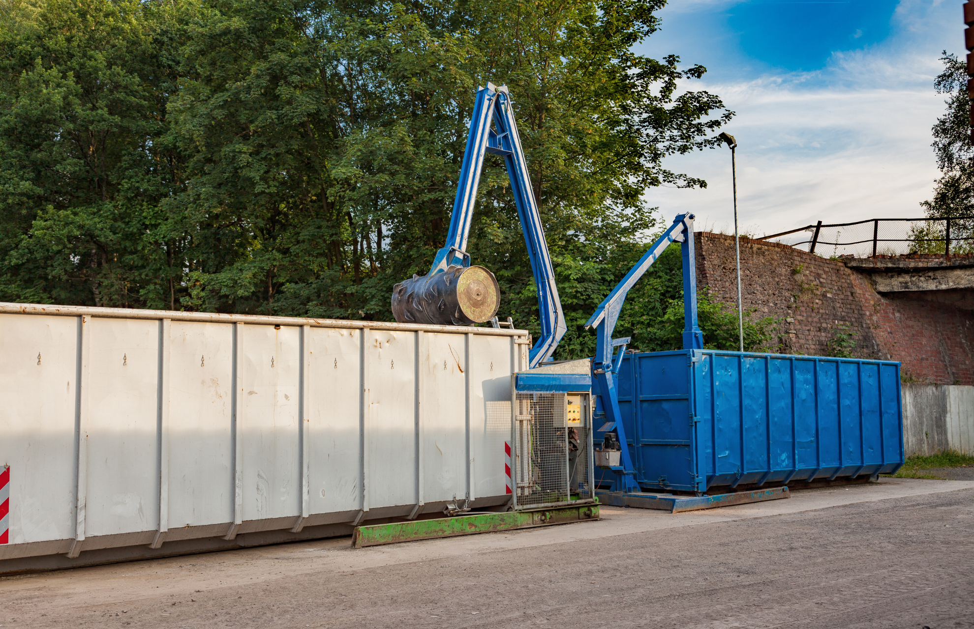 Avfallsutrustning för avfall - bild på rullkomprimatorer och containrar - Hitta bästa pris på Recycla