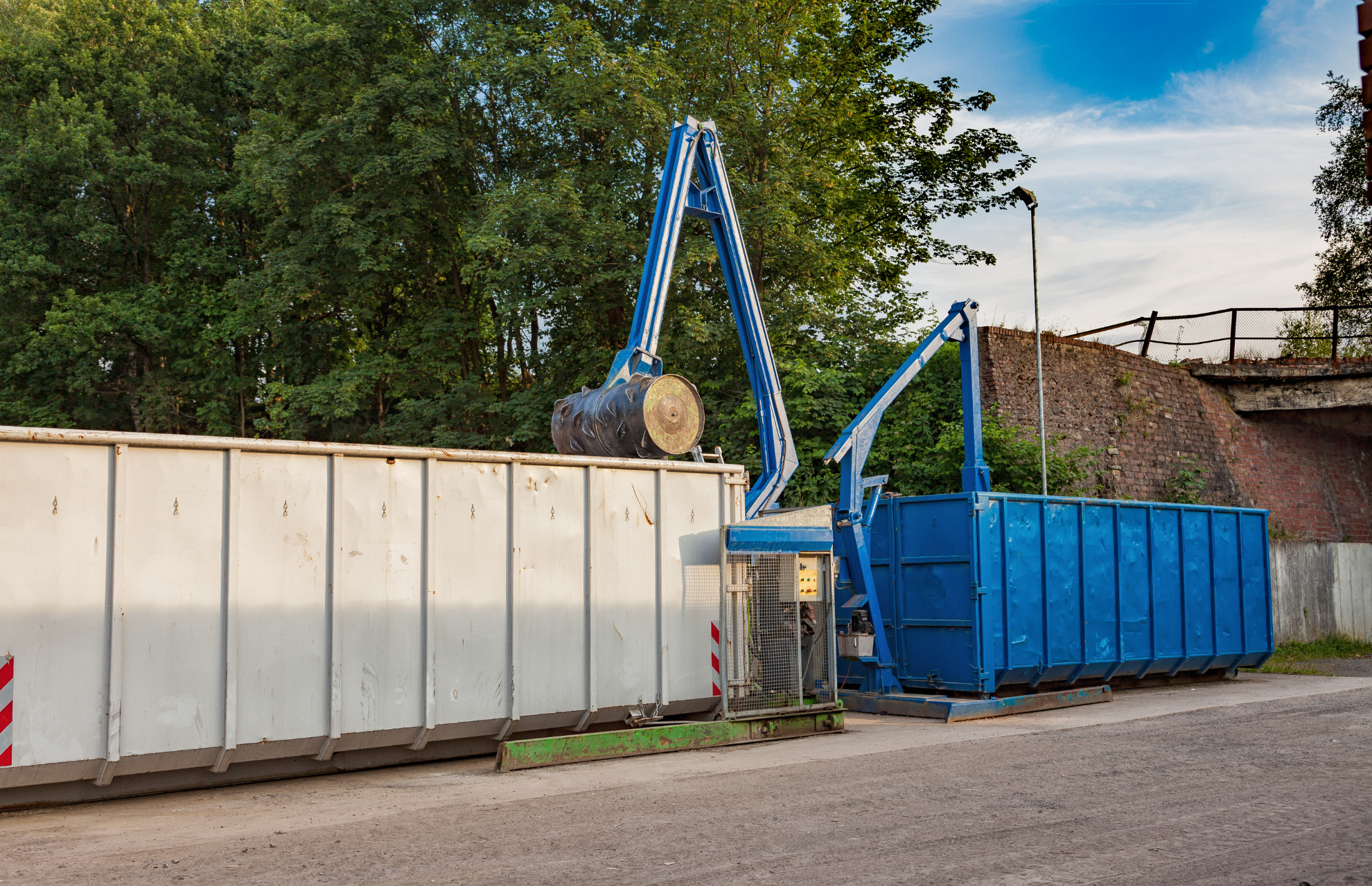 Avfallsutrustning för avfall - bild på rullkomprimatorer och containrar - Hitta bästa pris på Recycla