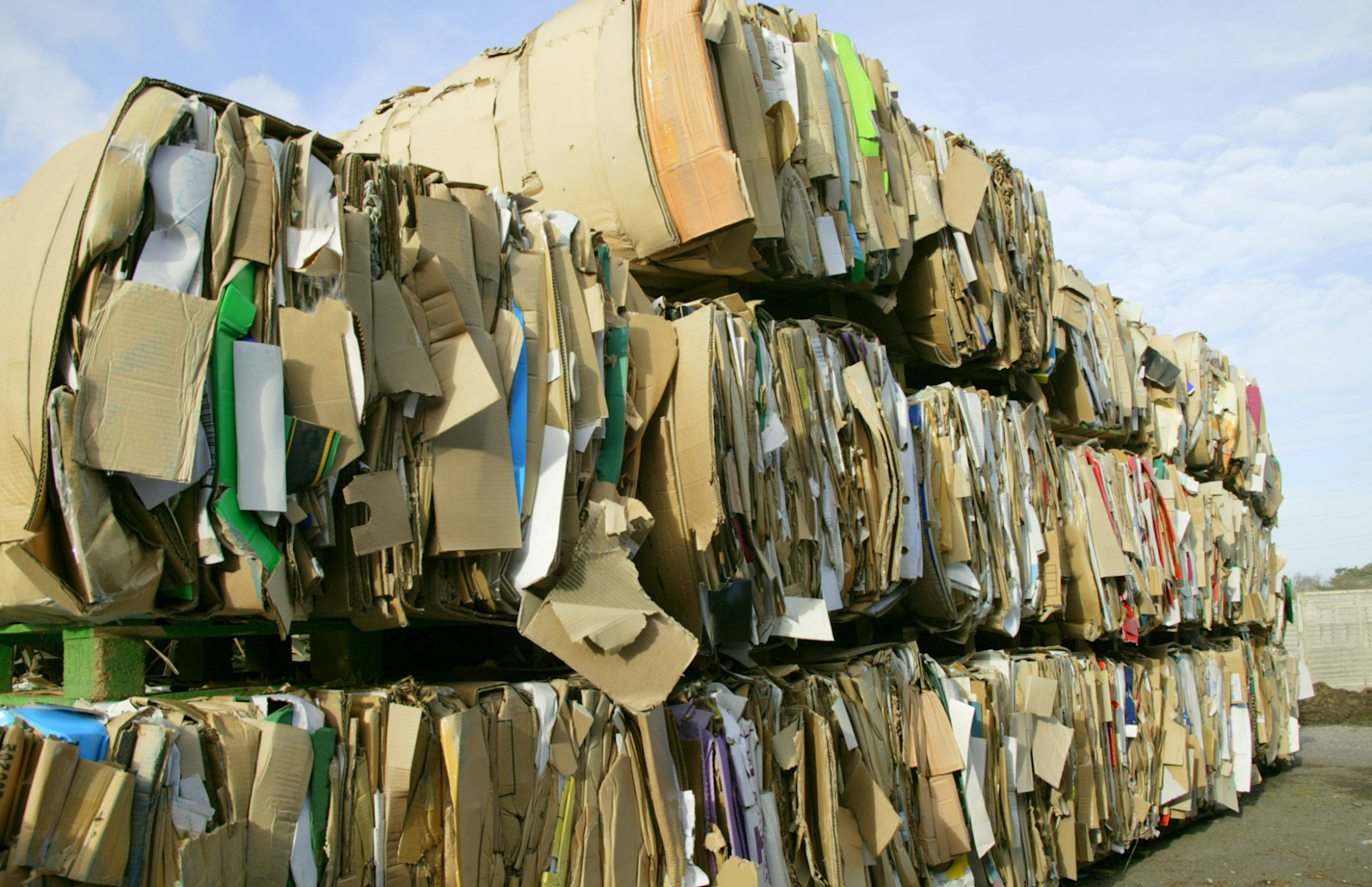 Balpress för wellpapp - bild på balad wellpapp | Jämför priser på Recycla