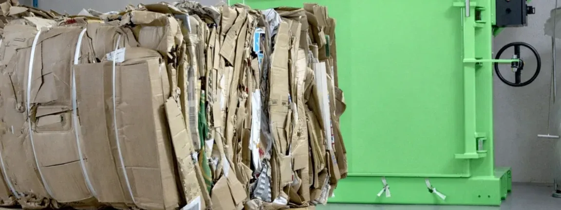 Balpress för wellpapp och plast