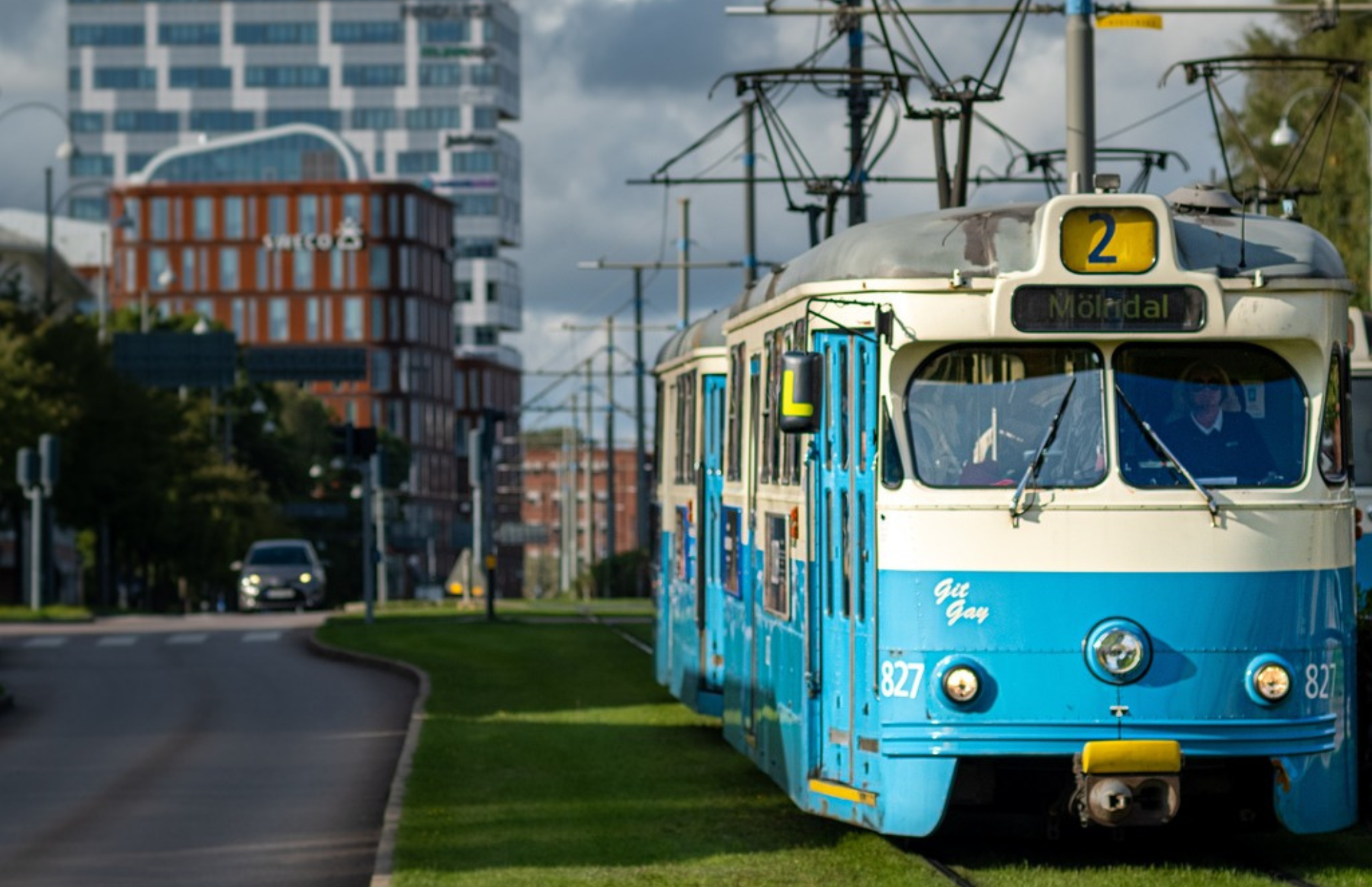 Hyra container Mölndal / 2ans spårvagn påväg mot Mölndal