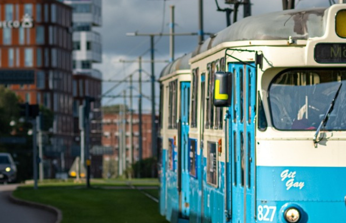 Hyra container Mölndal / 2ans spårvagn påväg mot Mölndal