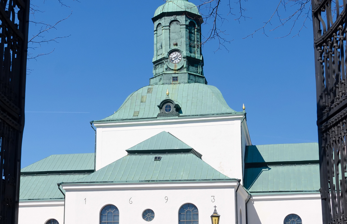 Hyra container i Karlshamn | en kyrka i Kalrshamn