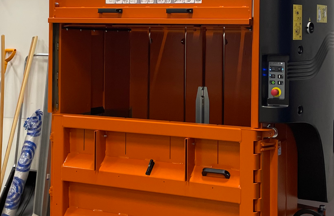 Balpress för avfall, plast, wellpapp - Bild på balpress som balar - Jämför priser på Recycla